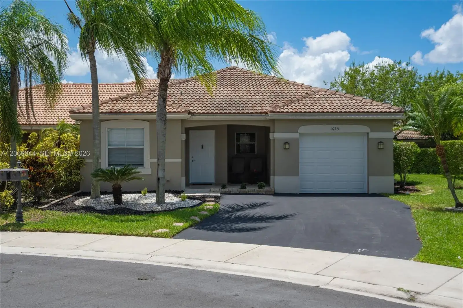 3 bedroom 2 bath Residential for sale at 1625 Orion Ln, Weston FL 33327