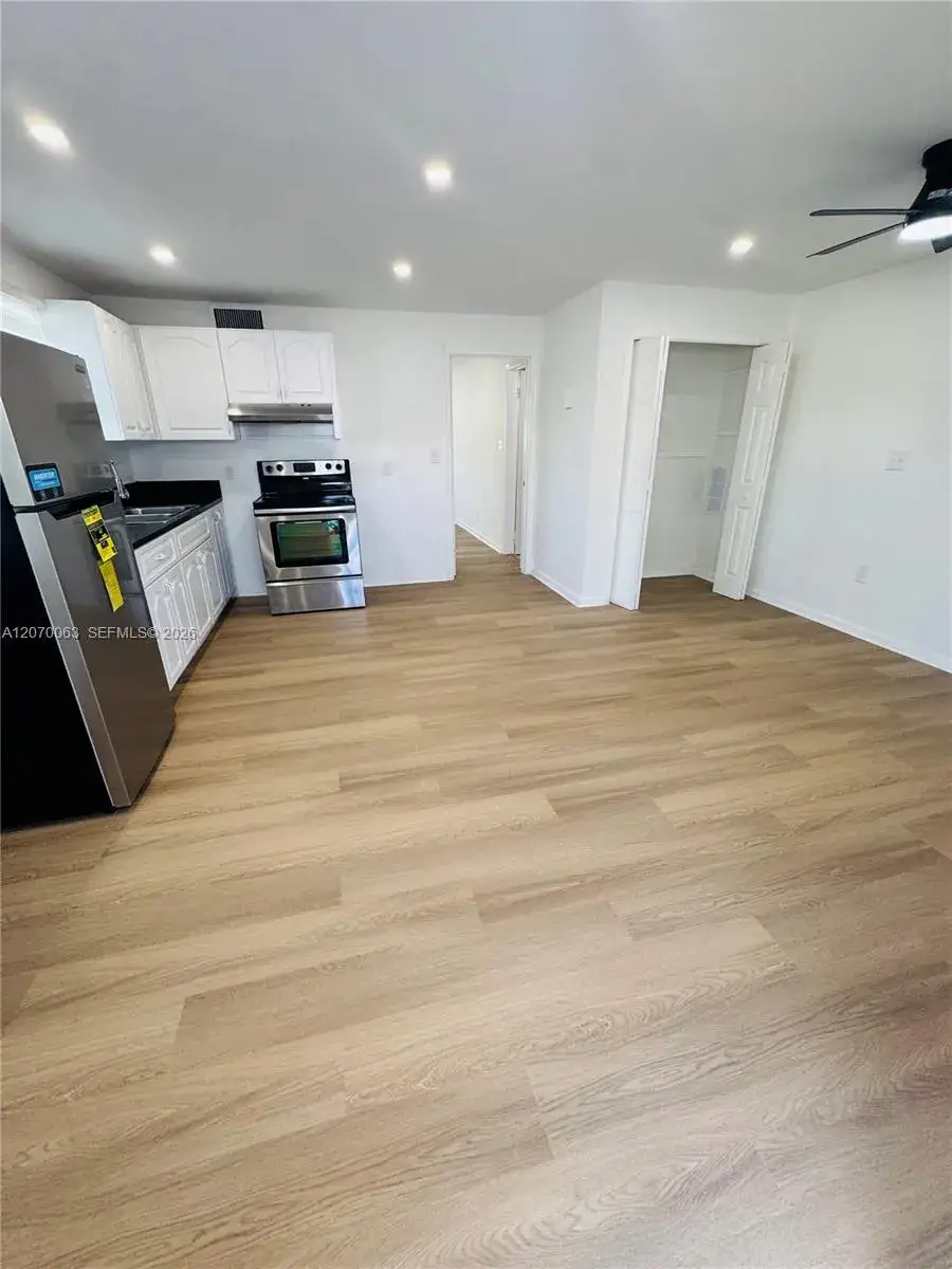 1 bedroom 1 bath Residential Lease for rent at 2502 Harding St # 2, Hollywood FL 33020
