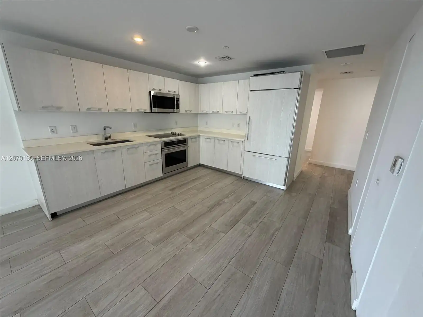 1 bedroom 1 bath Residential Lease for rent at 55 SW 9th St # 2410, Miami FL 33130