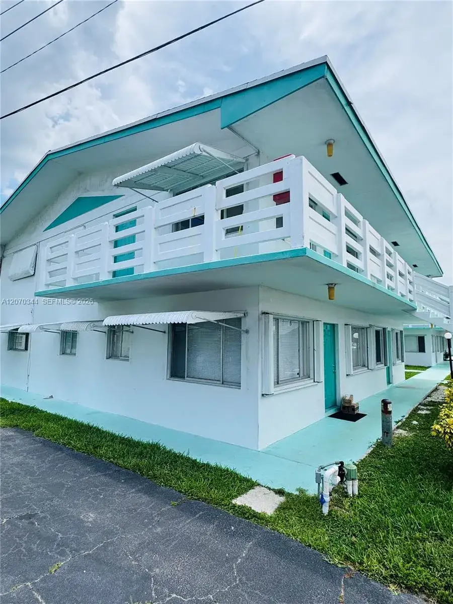 2 bedroom 2 bath Residential for sale at 2304 Lake Osborne Dr # 21, Lake Worth FL 33461