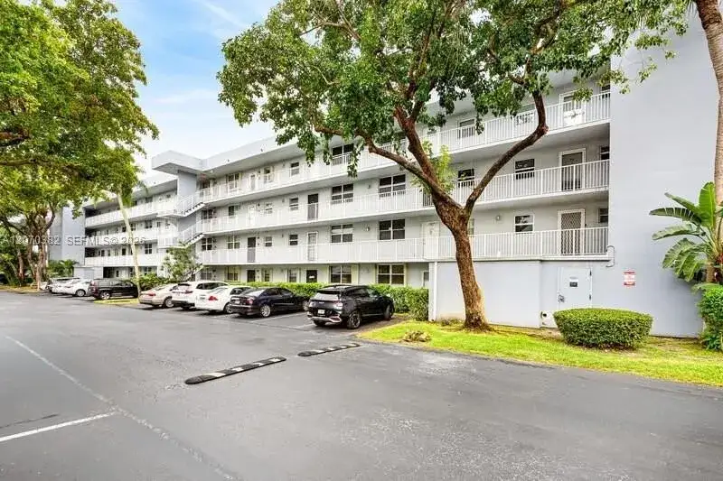2 bedroom 2 bath Residential for sale at 114 Royal Park Dr # 3H, Oakland Park FL 33309
