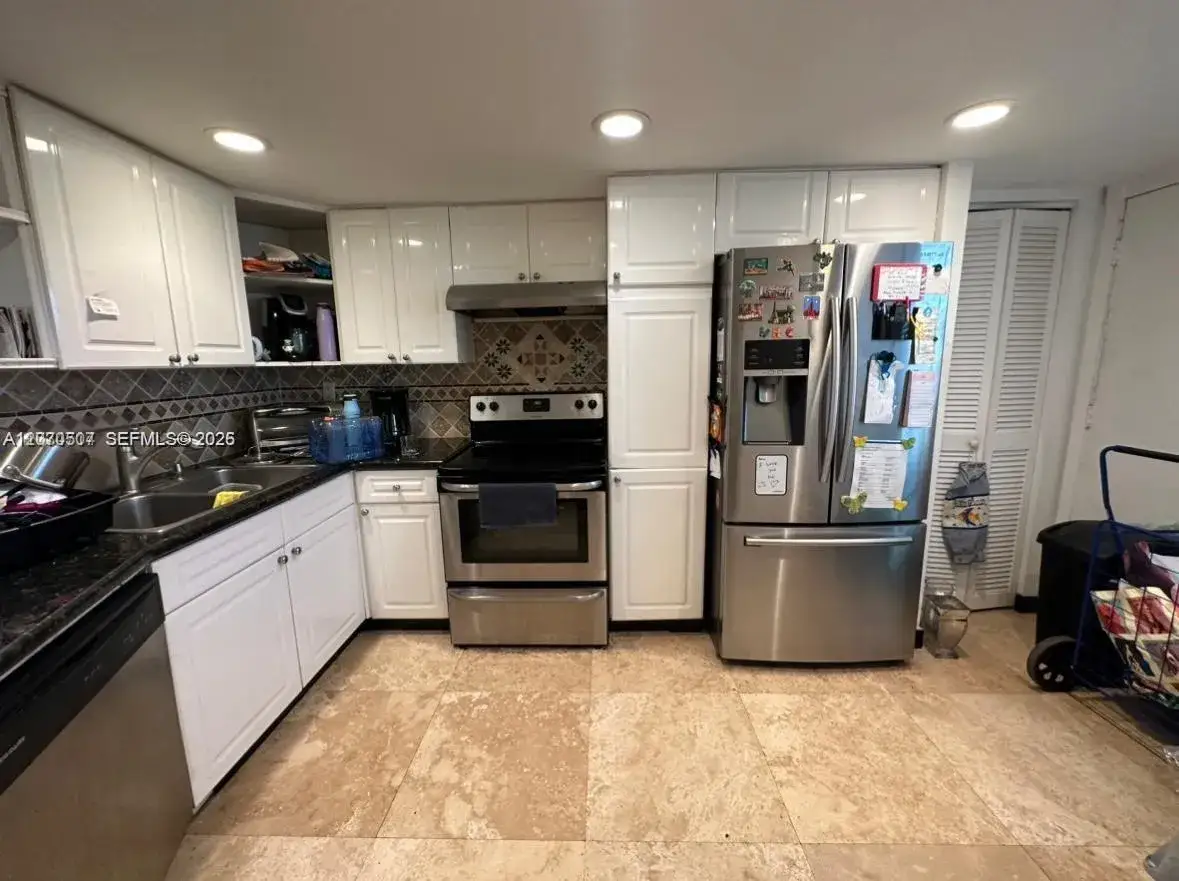 2 bedroom 2 bath Residential Lease for rent at 1680 NE 191st St # 2, Miami FL 33179