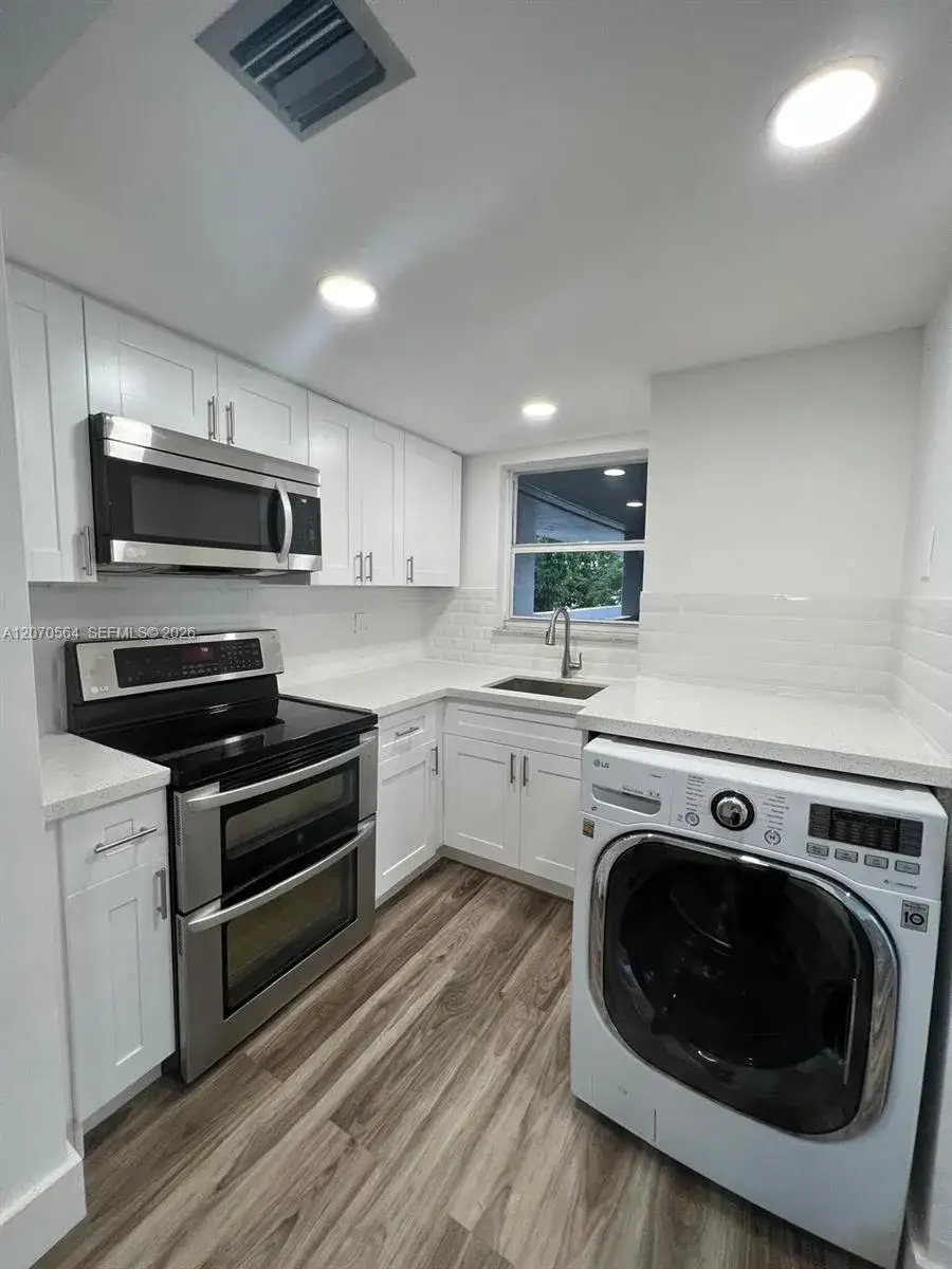 1 bedroom 1 bath Residential for sale at 310 Fontainebleau Blvd # 204, Miami FL 33172