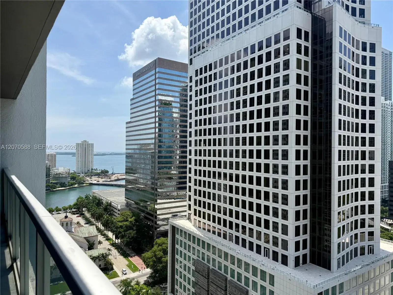 1 bedroom 1 bath Residential for sale at 55 SE 6th St # 2404, Miami FL 33131