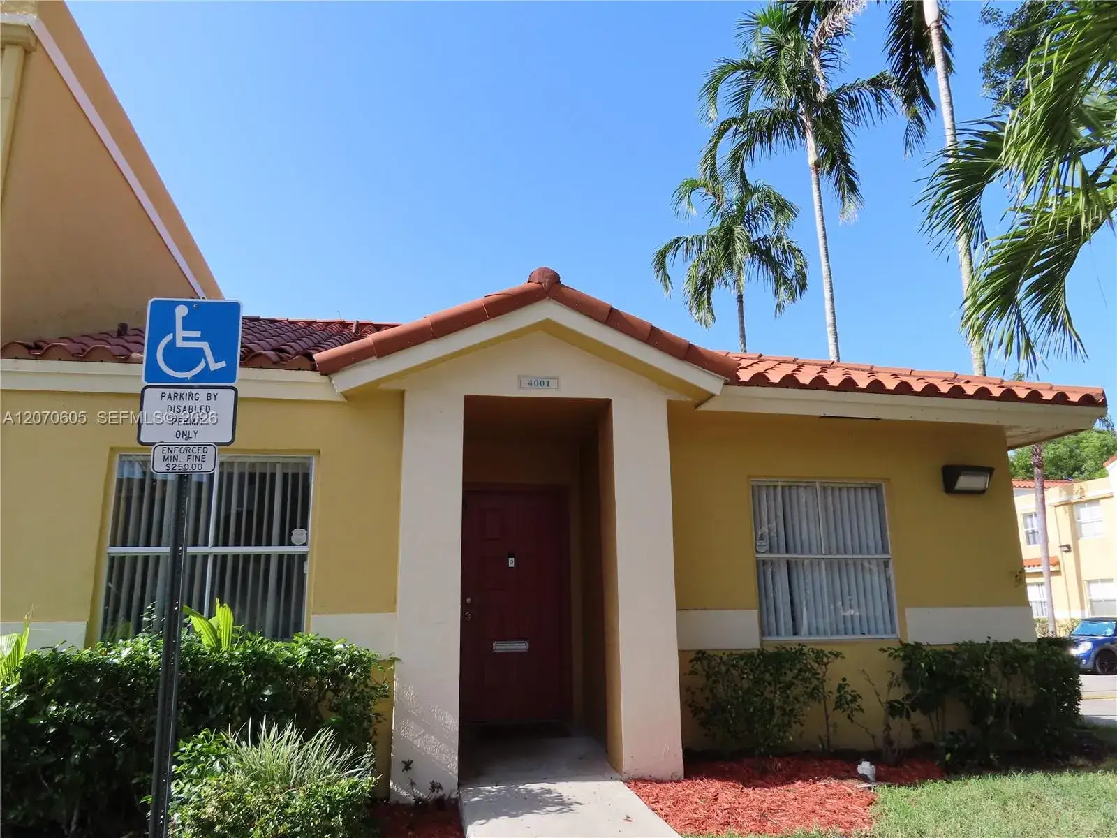 2 bedroom 1 bath Residential Lease for rent at 4001 NW 90th Ave # 4001, Sunrise FL 33351