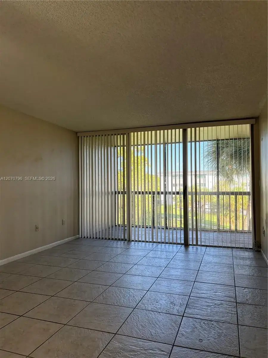 2 bedroom 2 bath Residential Lease for rent at 10865 SW 112th Ave # 313, Miami FL 33176