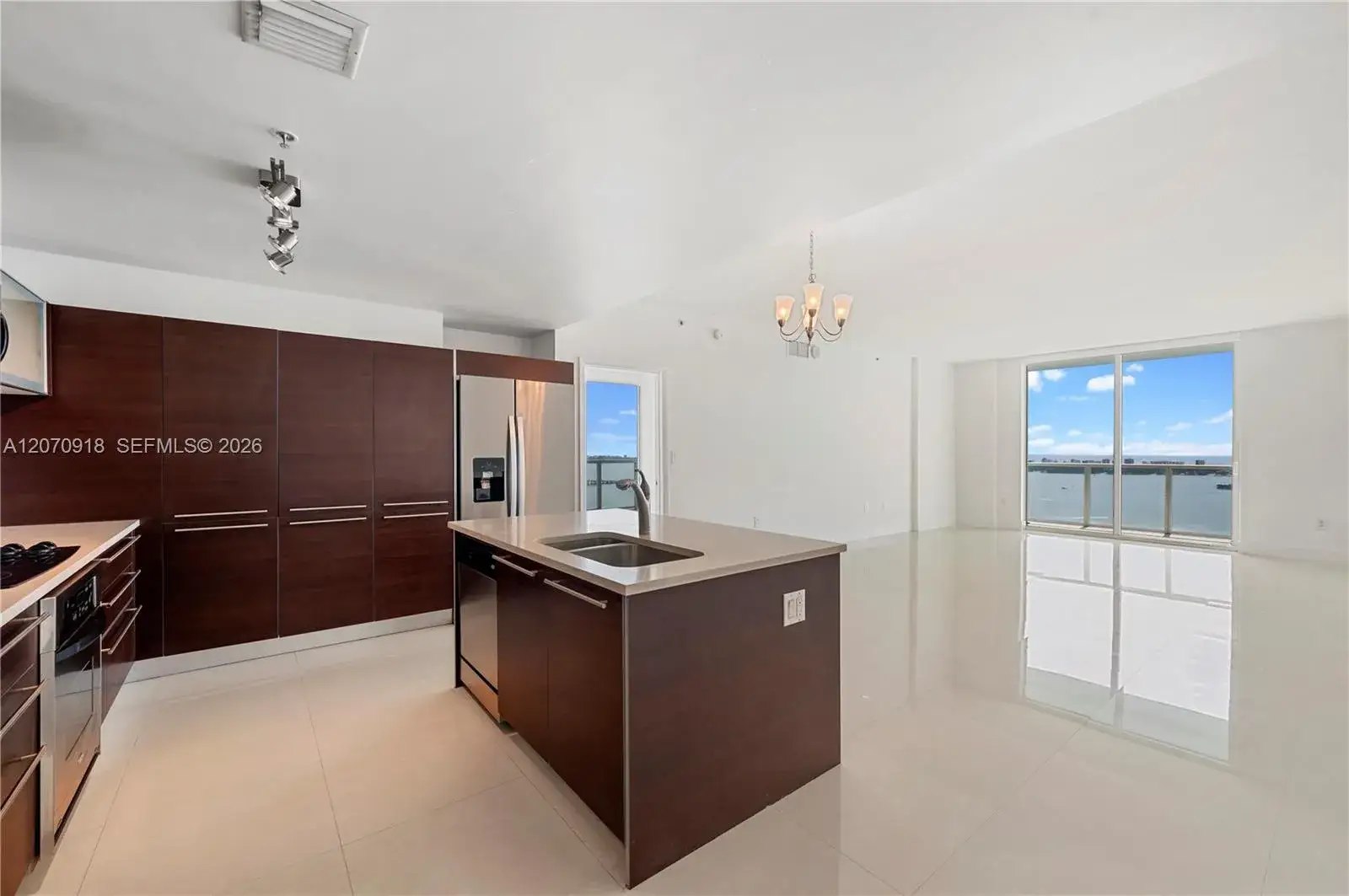 2 bedroom 2 bath Residential Lease for rent at 1900 N Bayshore Dr # 4302, Miami FL 33132