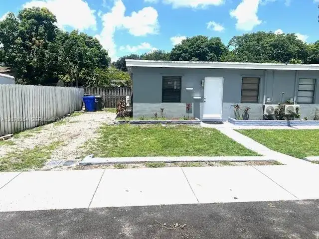 1 bedroom 1 bath Residential Lease for rent at 504 N 57th Ave, Hollywood FL 33021