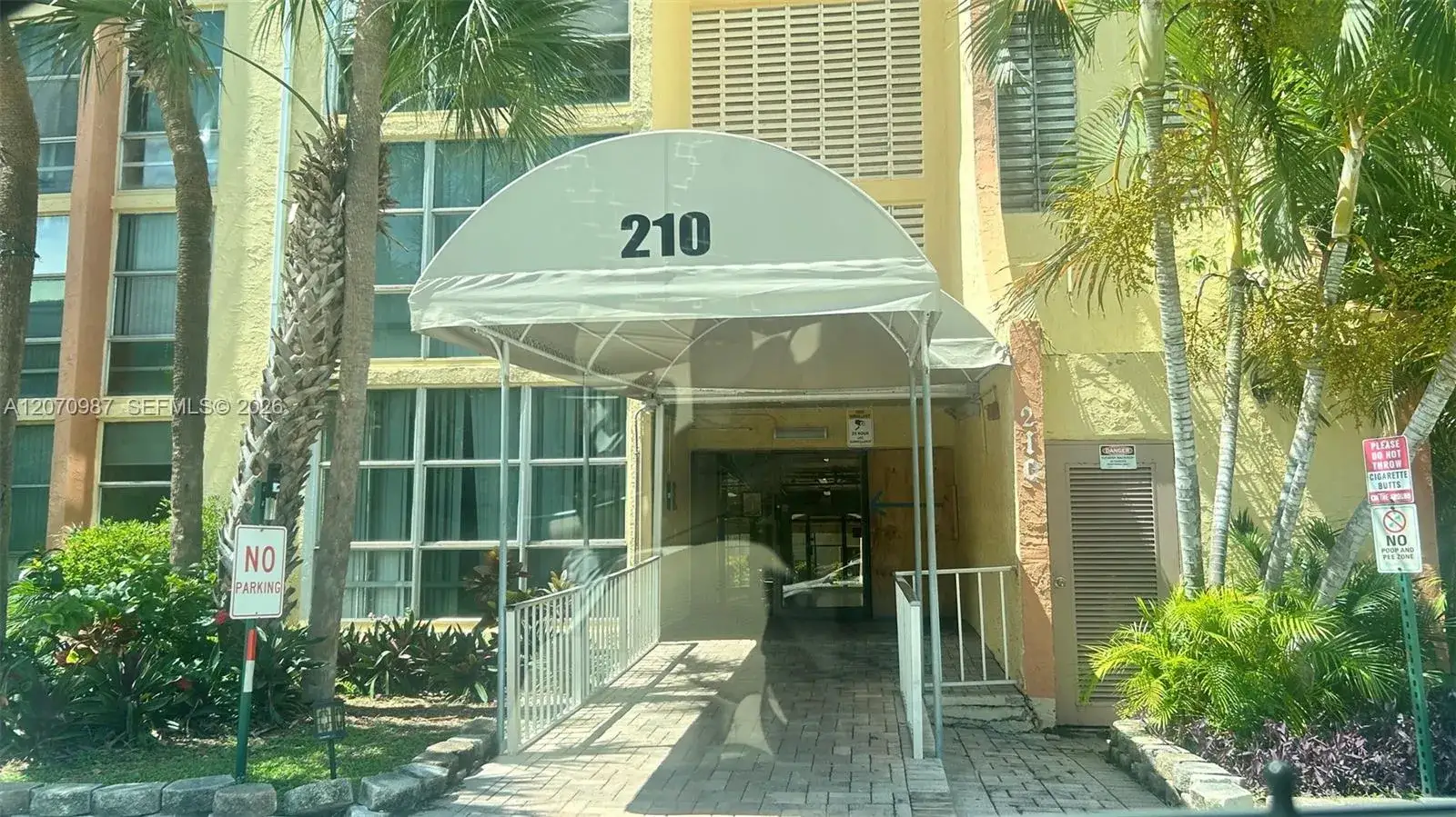 1 bedroom 1 bath Residential Lease for rent at 210 172nd St # 228, Sunny Isles Beach FL 33160