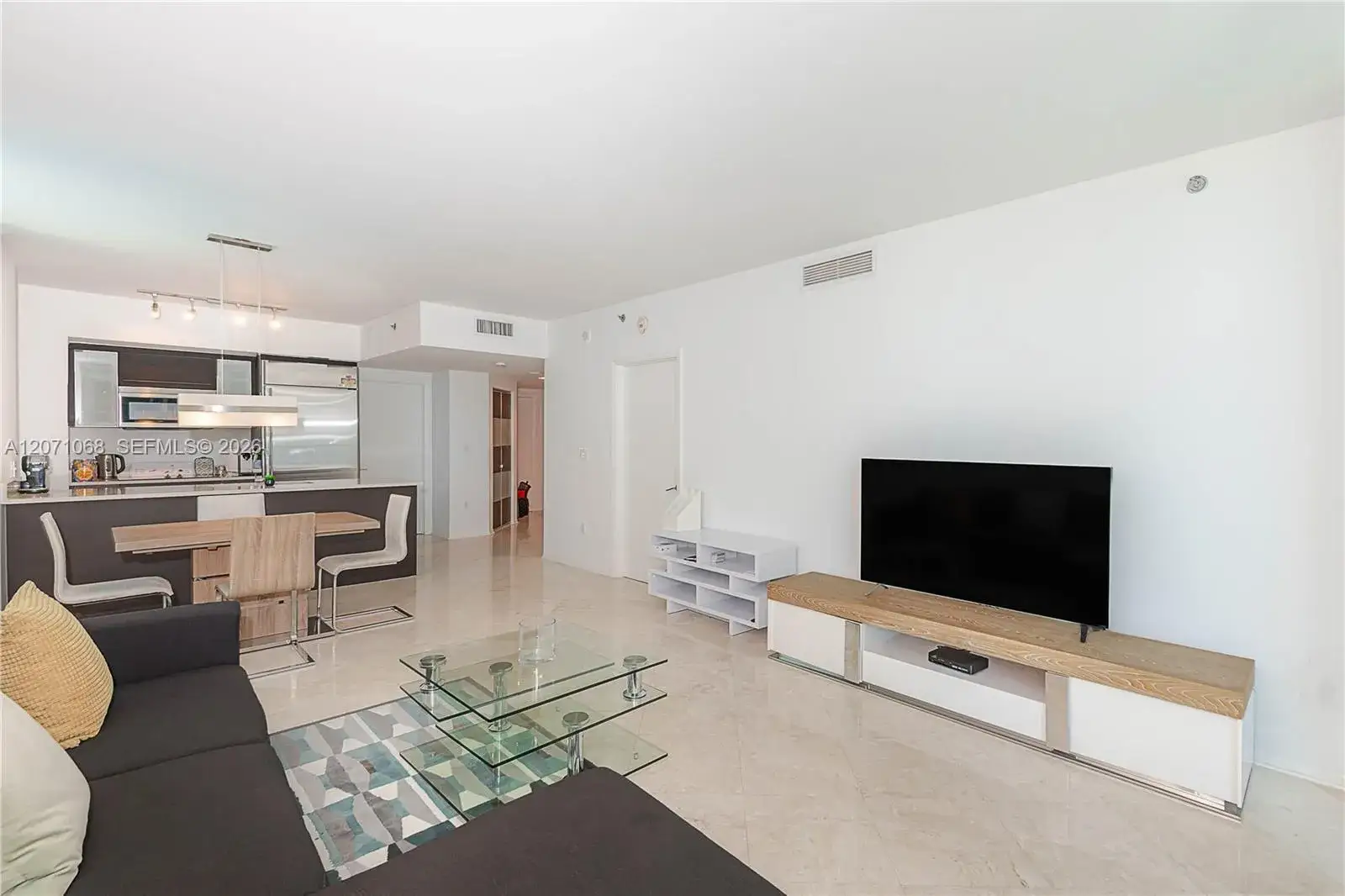 2 bedroom 2 bath Residential Lease for rent at 55 SE 6th St # 1507, Miami FL 33131