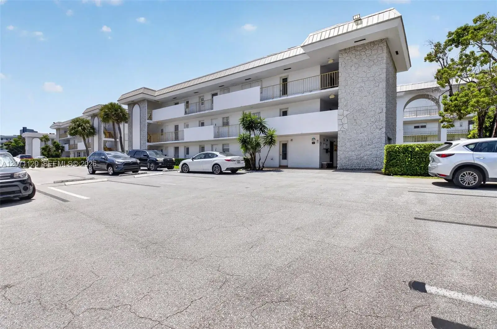 2 bedroom 2 bath Residential for sale at 5501 NW 2nd Ave # 106, Boca Raton FL 33487