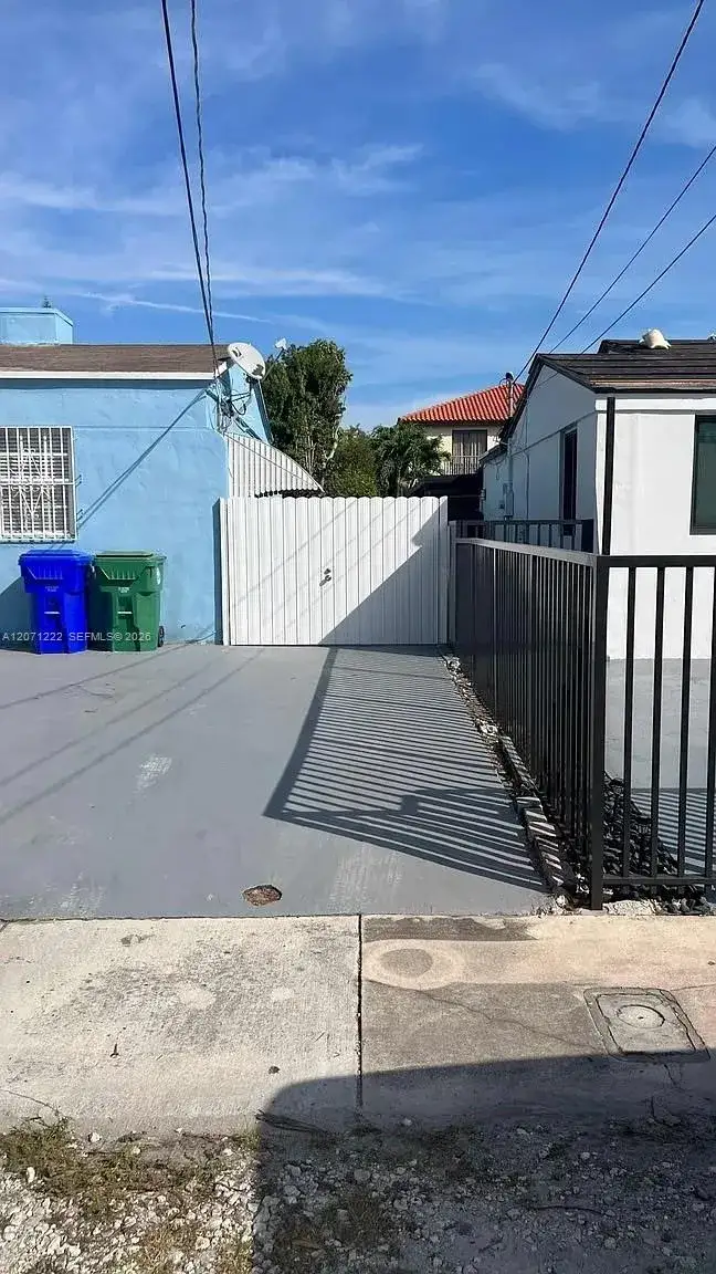 1 bedroom 1 bath Residential Lease for rent at 2645 SW 33rd Ave # 2, Miami FL 33133
