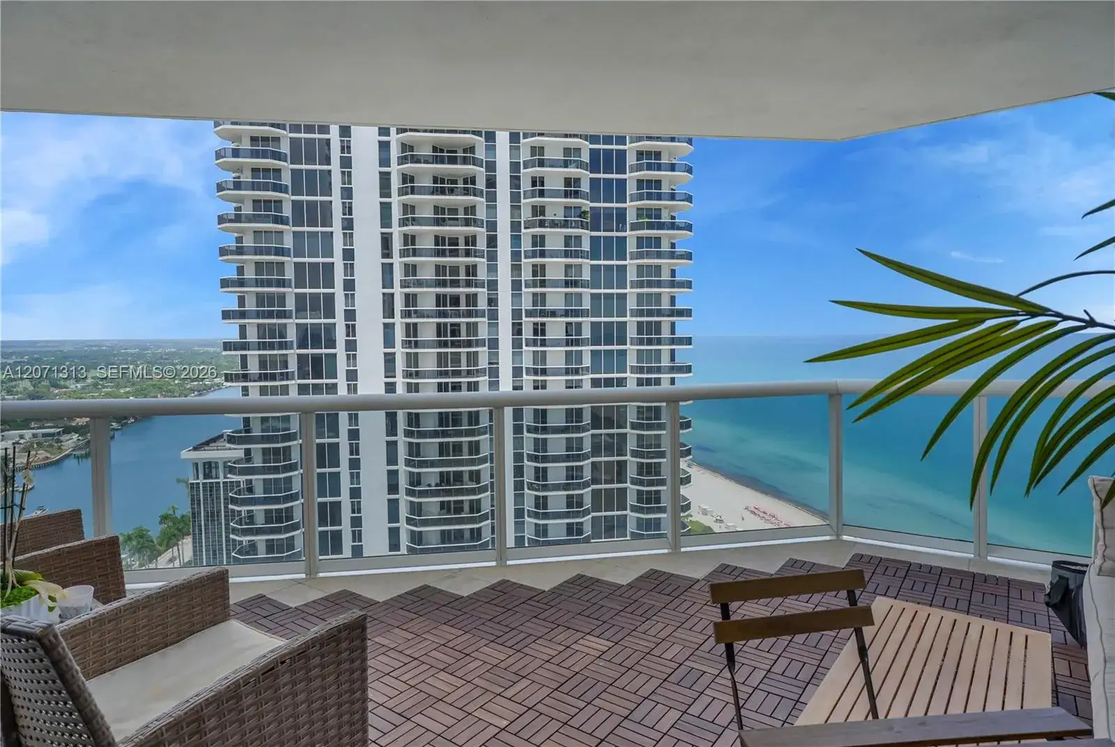 2 bedroom 2 bath Residential Lease for rent at 4775 Collins Ave # 2908, Miami Beach FL 33140