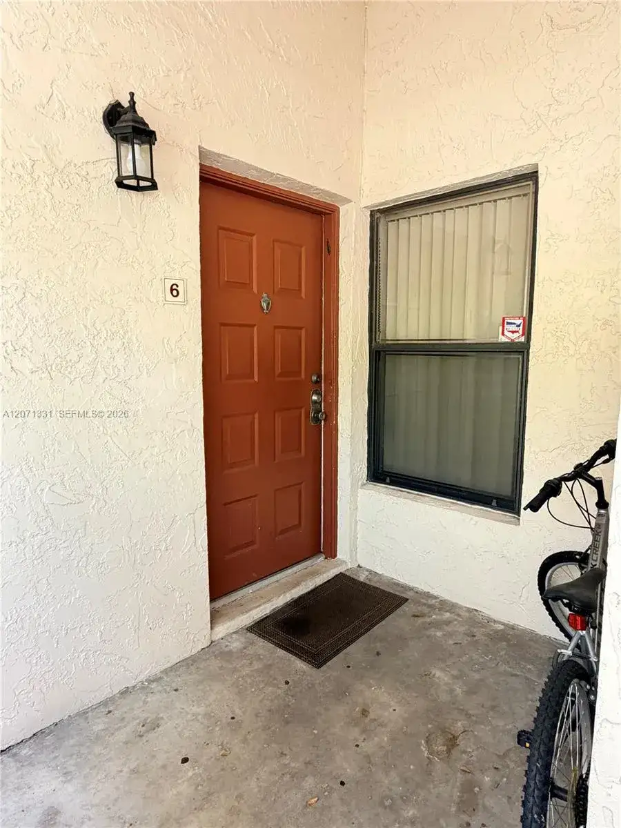 3 bedroom 2 bath Residential for sale at 20035 NE 3rd Ct # 6, Miami FL 33179