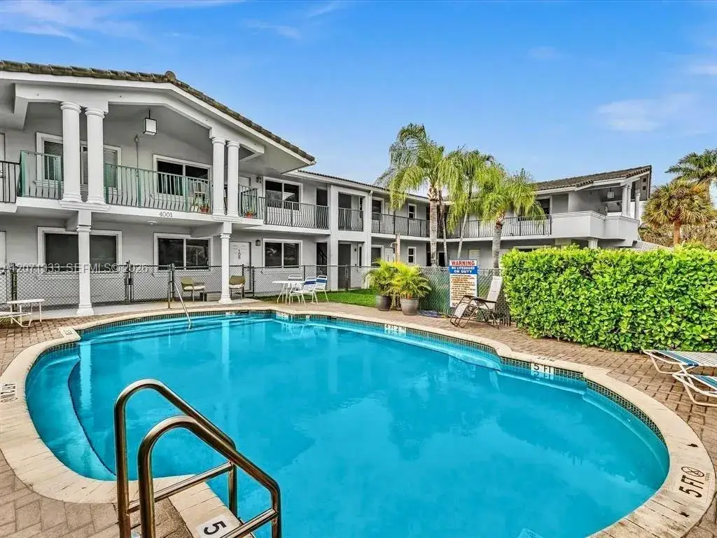 2 bedroom 1 bath Residential Lease for rent at 4001 NE 21st Ave # 203, Fort Lauderdale FL 33308
