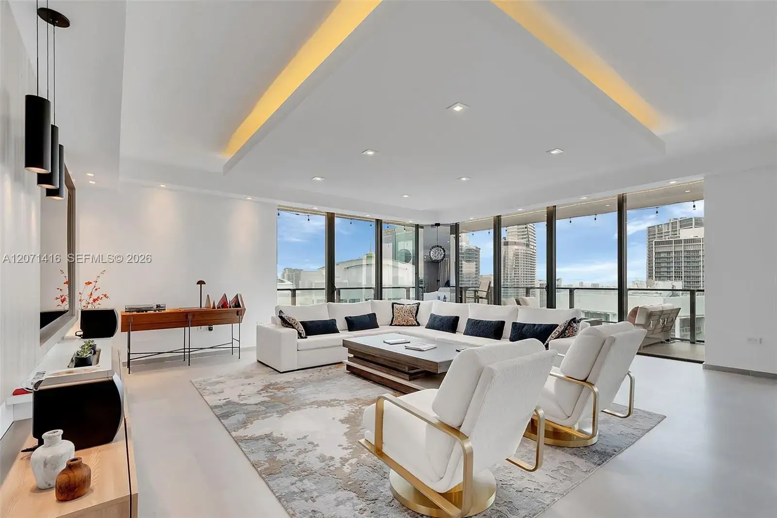 3 bedroom 4 bath Residential for sale at 68 SE 6th St # 3911, Miami FL 33131