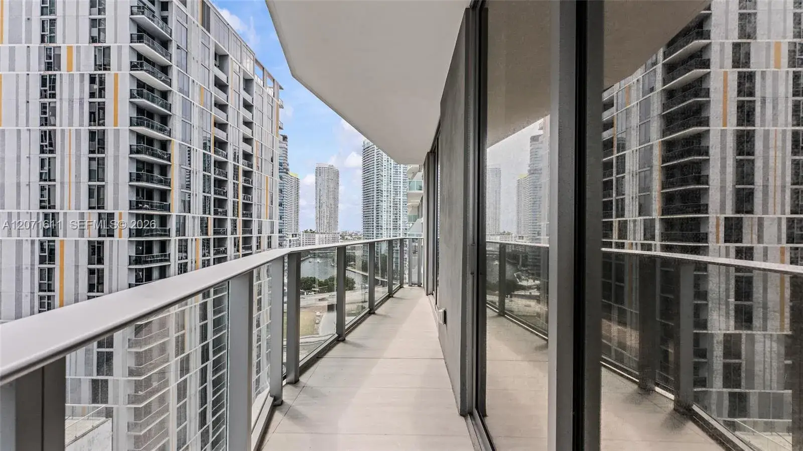 2 bedroom 2 bath Residential Lease for rent at 77 SE 5th ST # 1607, Miami FL 33131
