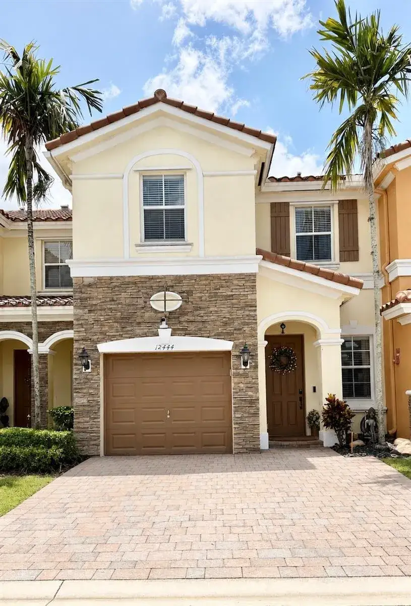 4 bedroom 2 bath Residential for sale at 12444 Emerald Creek Ct, Plantation FL 33325