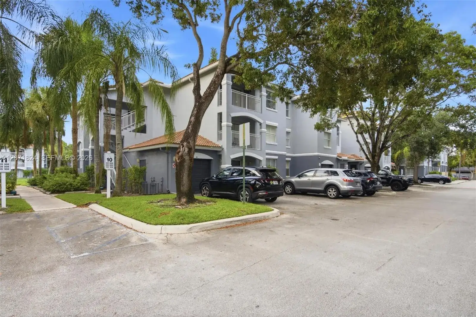 3 bedroom 2 bath Residential for sale at 9615 NW 1st Ct # 302, Pembroke Pines FL 33024