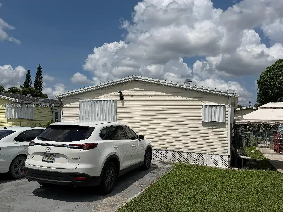 3 bedroom 2 bath Residential for sale at 19800 SW 180th Ave unit 131, Miami FL 33187