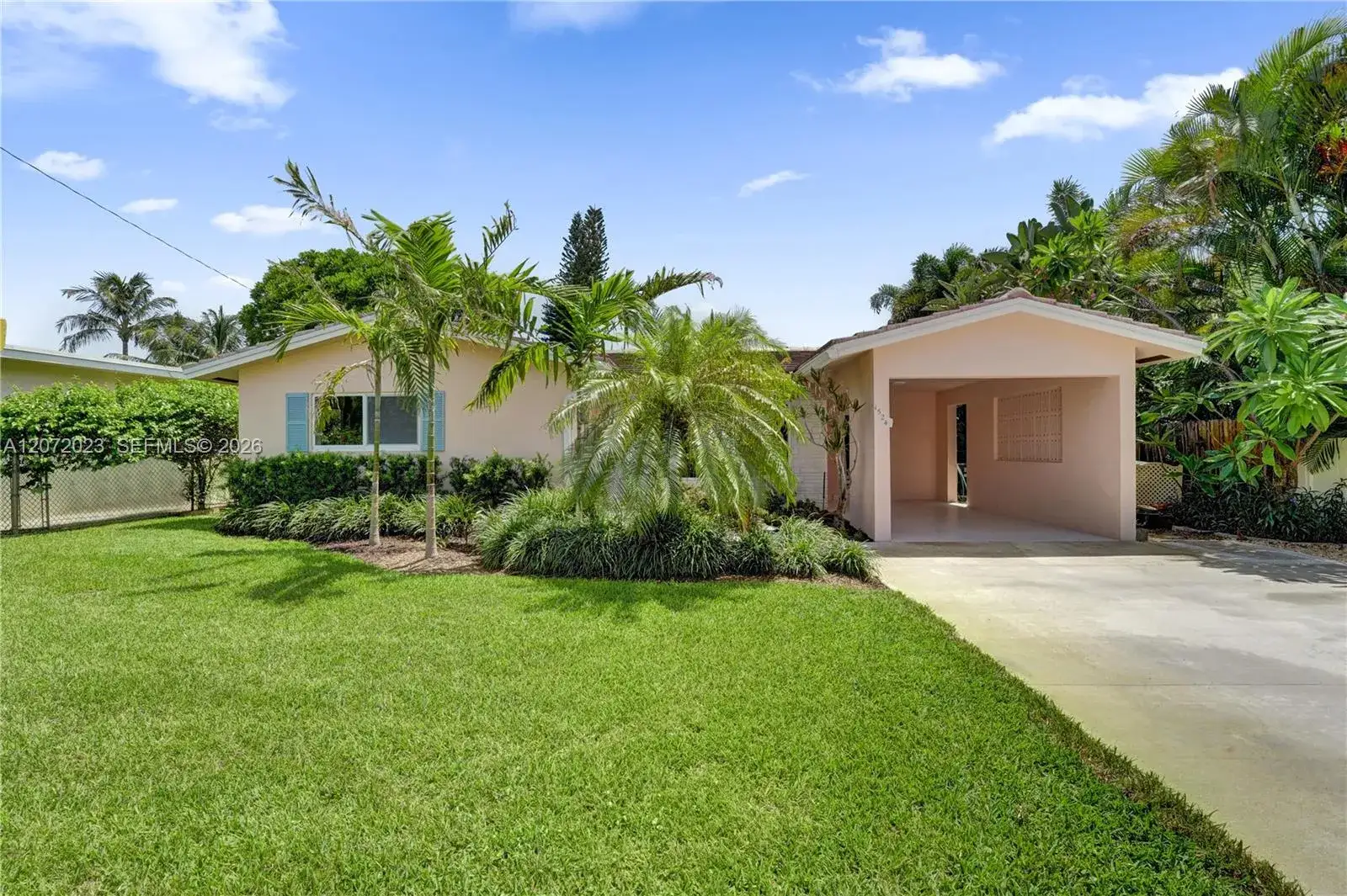 1524 NE 37th St, Oakland Park FL 33334