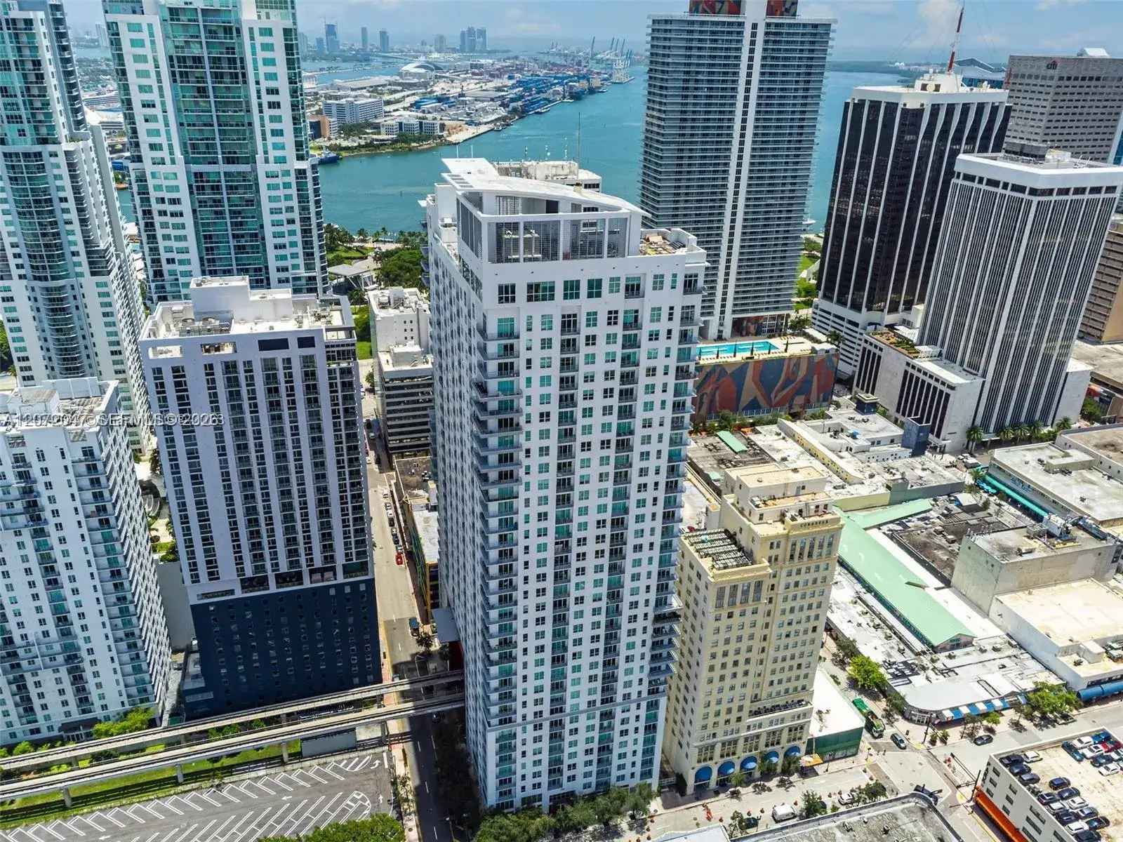 1 bedroom 1 bath Residential Lease for rent at 133 NE 2nd Ave # 2808, Miami FL 33132