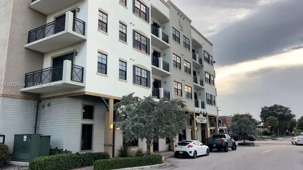 1 bath Residential for sale at 4100 SW 64th Ave # 408, Davie FL 33314