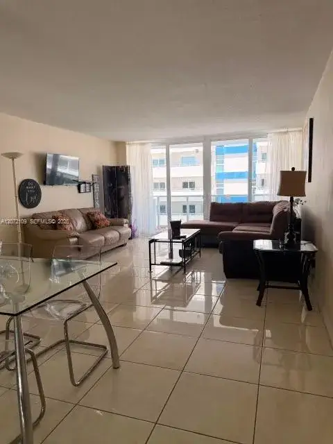 1 bedroom 1 bath Residential for sale at 3140 S Ocean Dr # 309, Hallandale Beach FL 33009