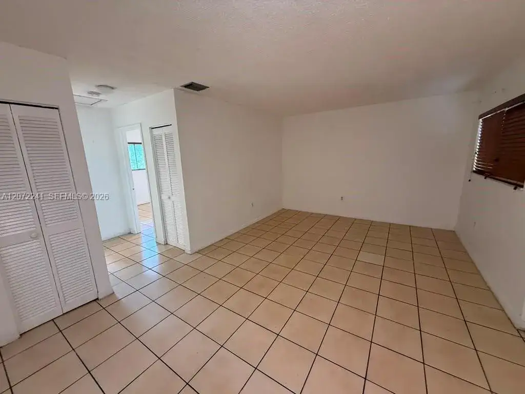 1501 W 42nd St # 208, Hialeah FL 33012