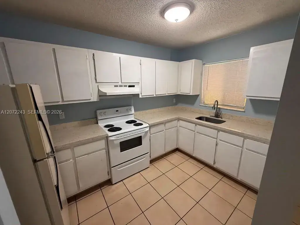 1501 W 42nd St # 205, Hialeah FL 33012