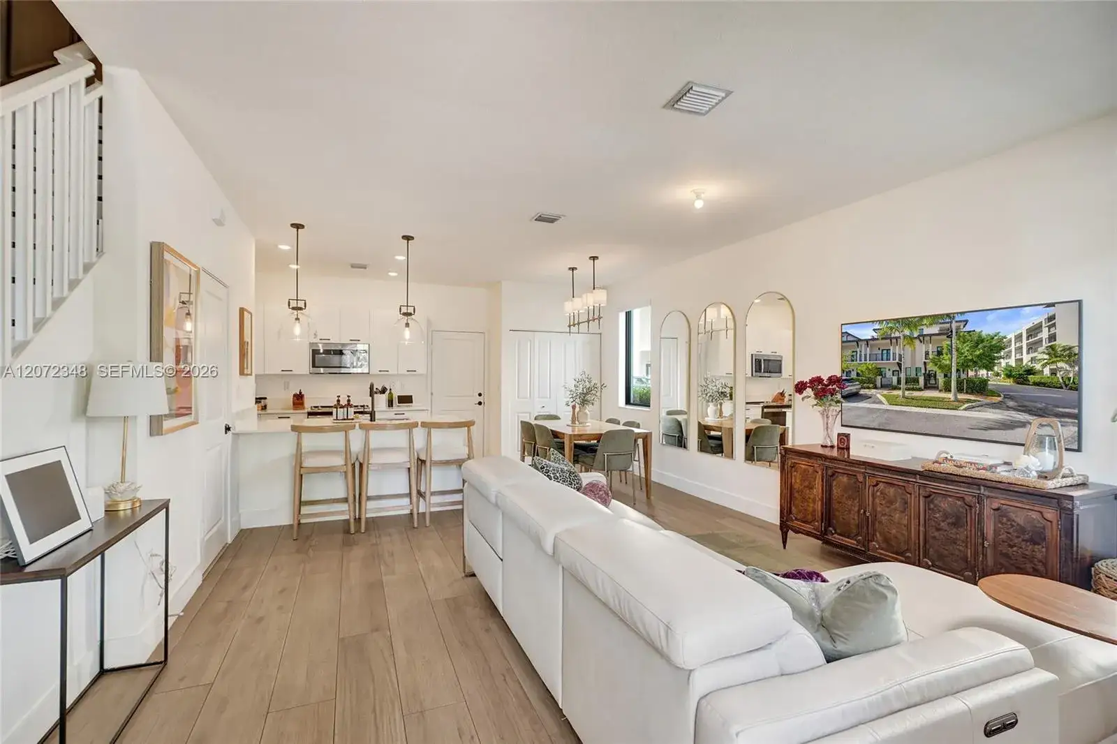 8166 NW 42nd St, Doral FL 33166