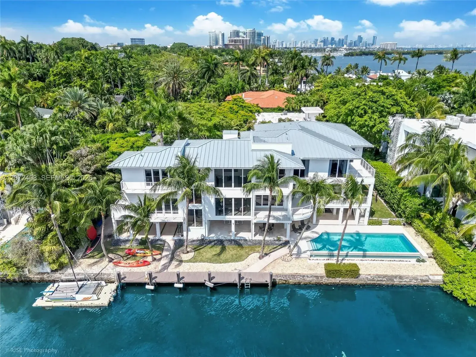 6 bedroom 6 bath Residential for sale at 3835 Carole Ct, Miami FL 33133