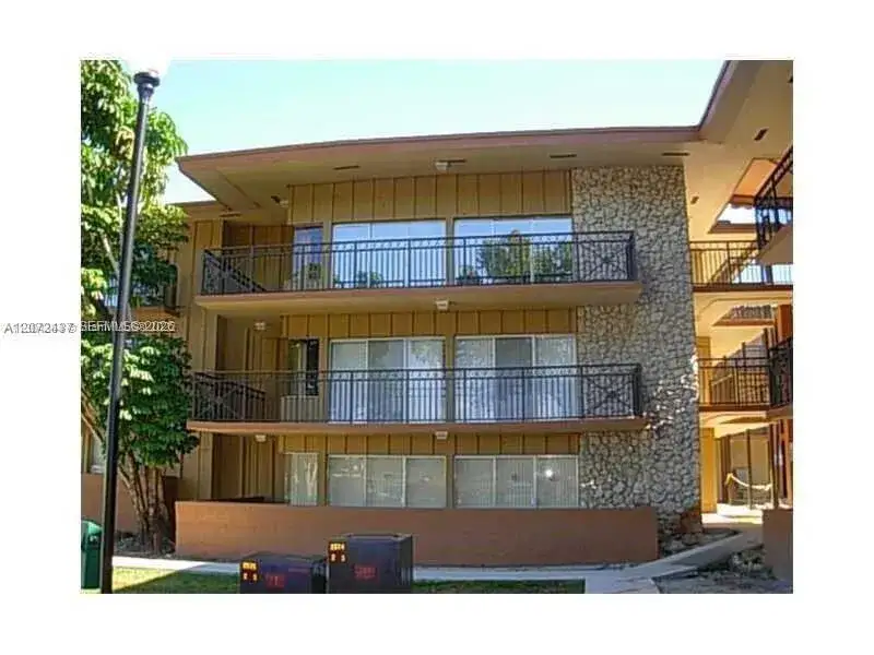 2 bedroom 2 bath Residential Lease for rent at 4850 SW 63rd Ter # 114, Davie FL 33314
