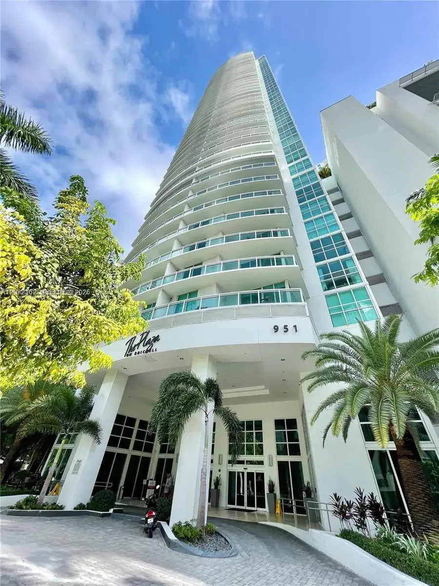 1 bedroom 1 bath Residential for sale at 951 Brickell Ave # 3403, Miami FL 33131