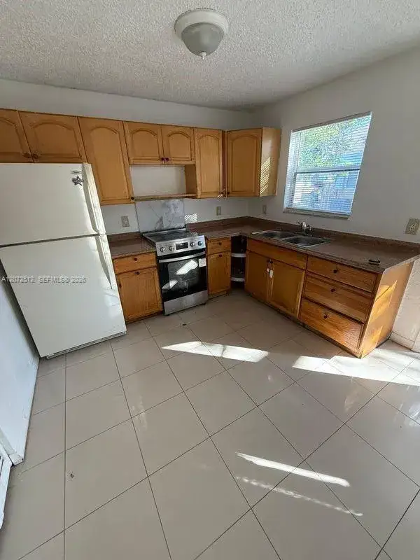1 bedroom 1 bath Residential Lease for rent at 1943 Arthur St # 3, Hollywood FL 33020