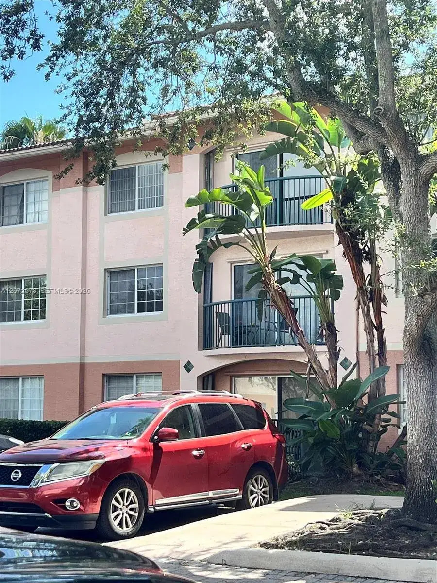 2 bedroom 2 bath Residential Lease for rent at 2009 SE 10th Ave # 319, Fort Lauderdale FL 33316