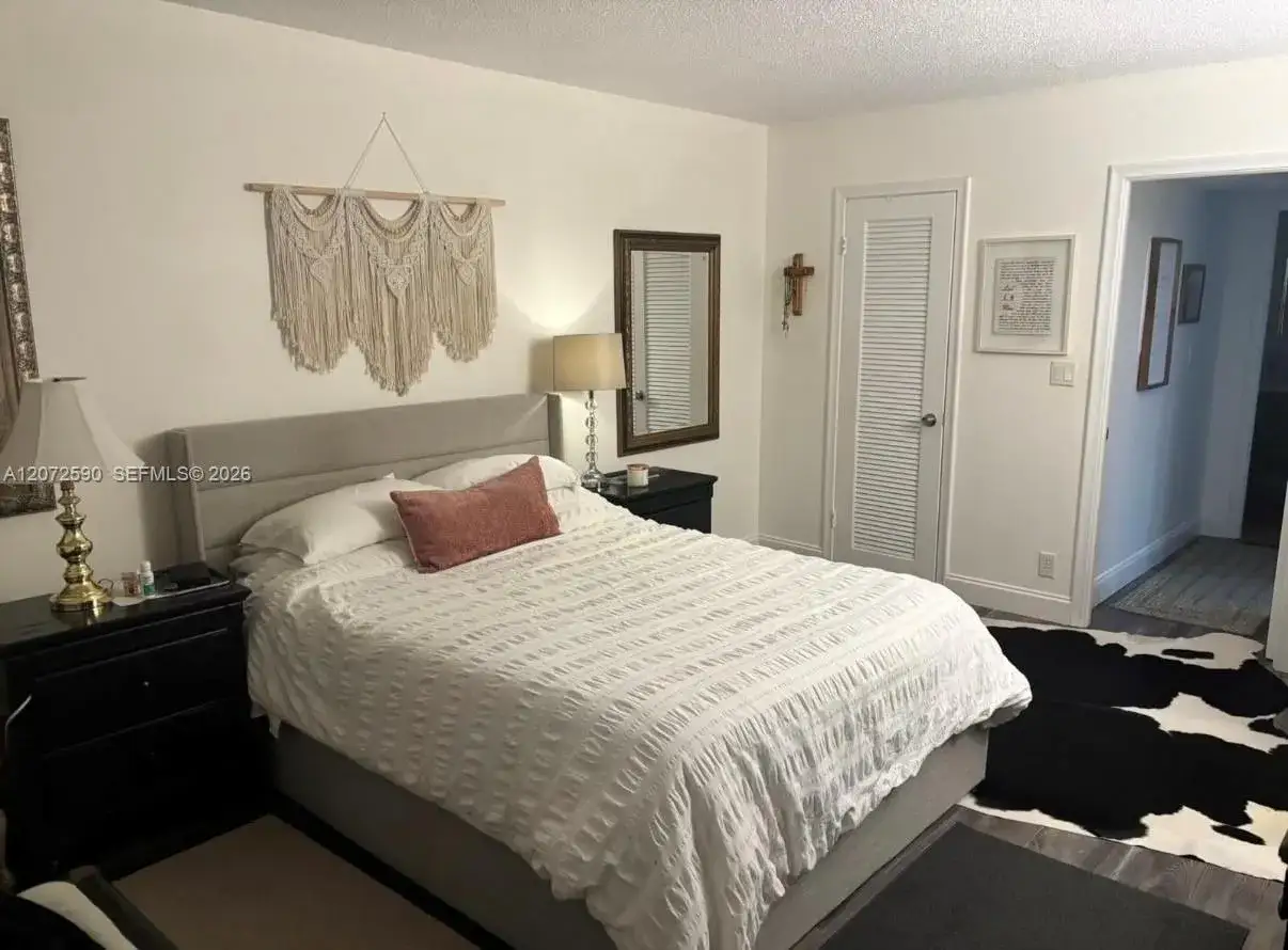1 bedroom 1 bath Residential for sale at 500 NE 12th Ave # 704, Hallandale Beach FL 33009