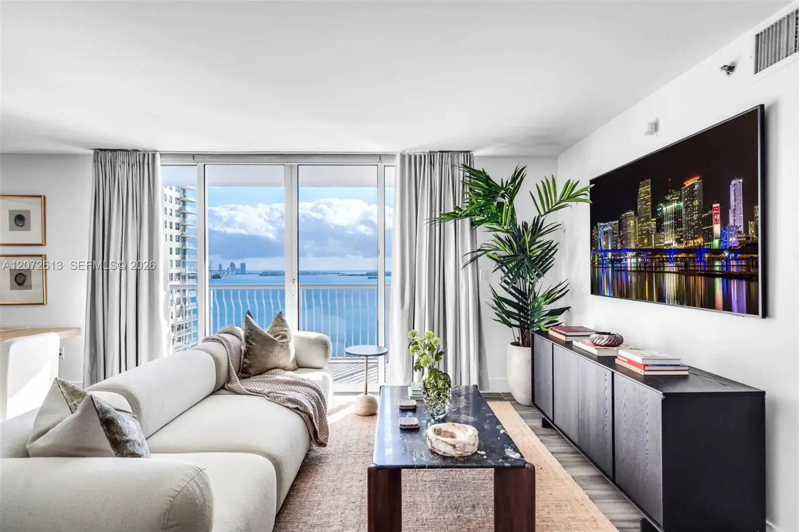 2 bedroom 2 bath Residential for sale at 1200 Brickell Bay Dr # 2501, Miami FL 33131