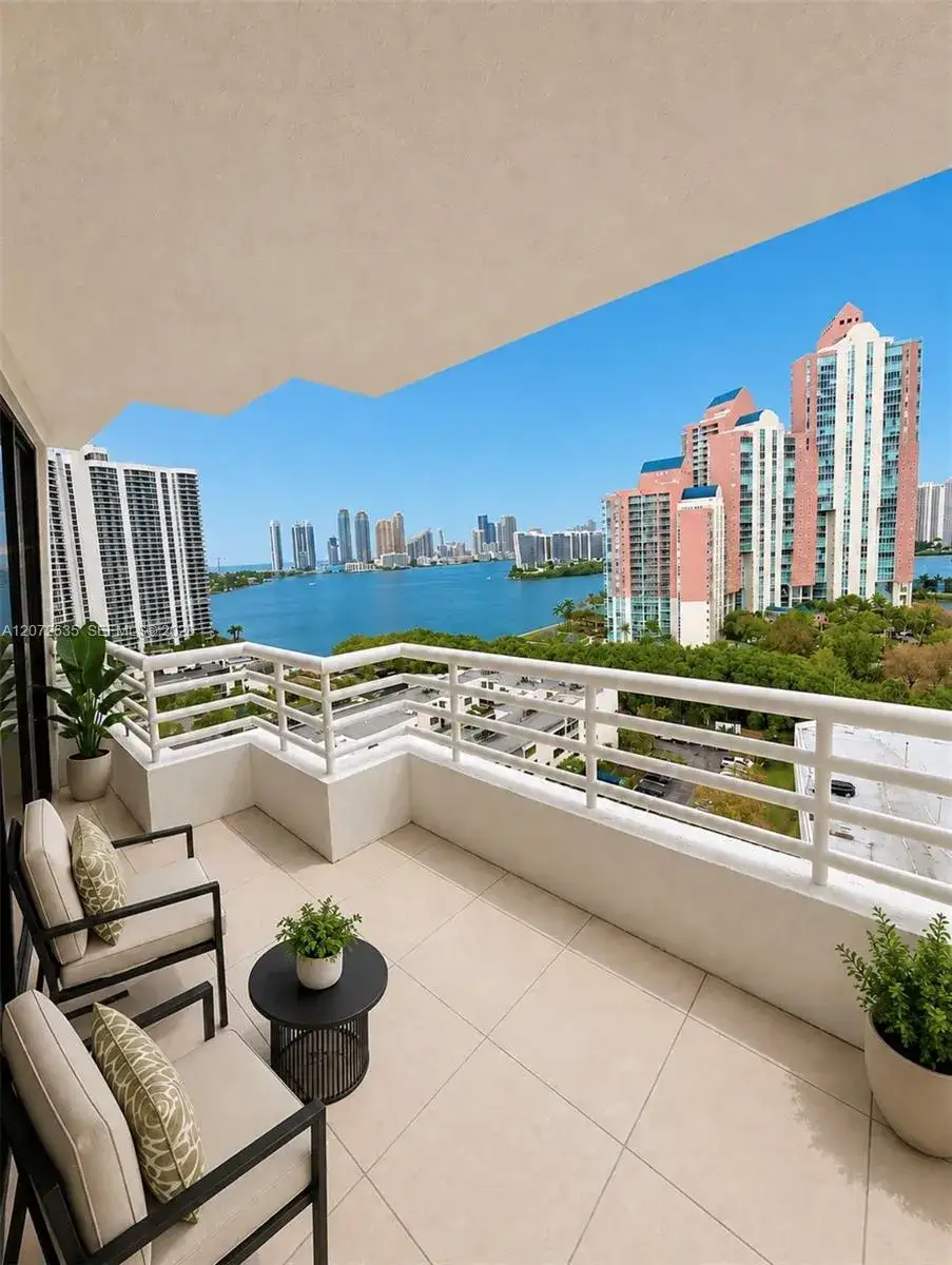 2 bedroom 2 bath Residential for sale at 3300 NE 192nd St # 1713, Aventura FL 33180