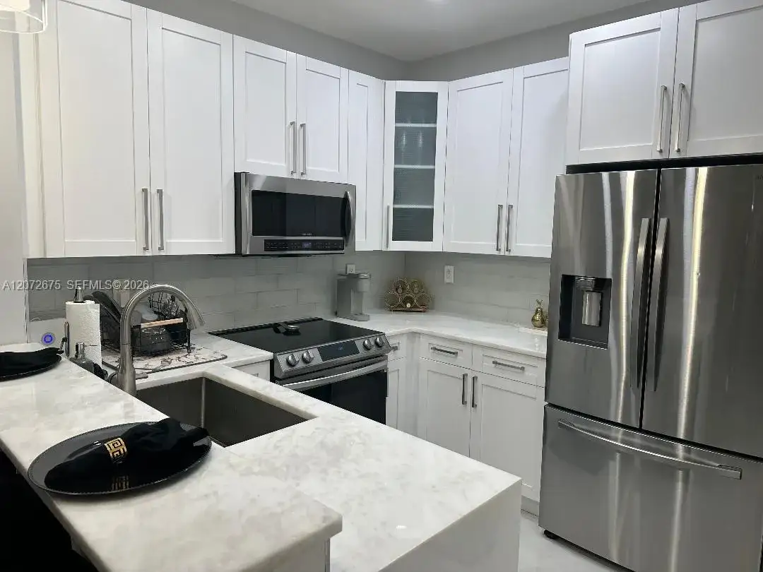 4 bedroom 3 bath Residential for sale at 7690 S Southwood Cir, Davie FL 33328