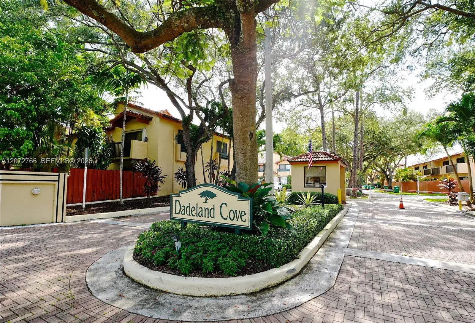 2 bedroom 1 bath Residential Lease for rent at 10196 SW 77th Ct # 10196, Miami FL 33156