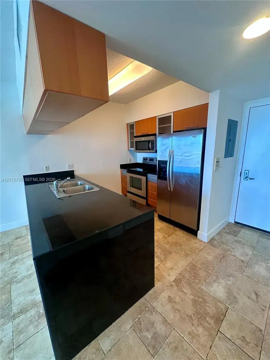 1 bedroom 1 bath Residential Lease for rent at 1750 N Bayshore Dr # 2406, Miami FL 33132