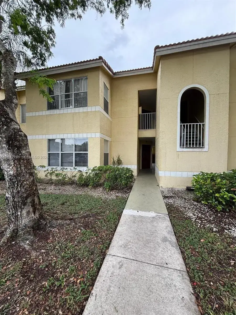 1 bedroom 1 bath Residential Lease for rent at 12620 Vista Isles Dr # 1015, Sunrise FL 33325