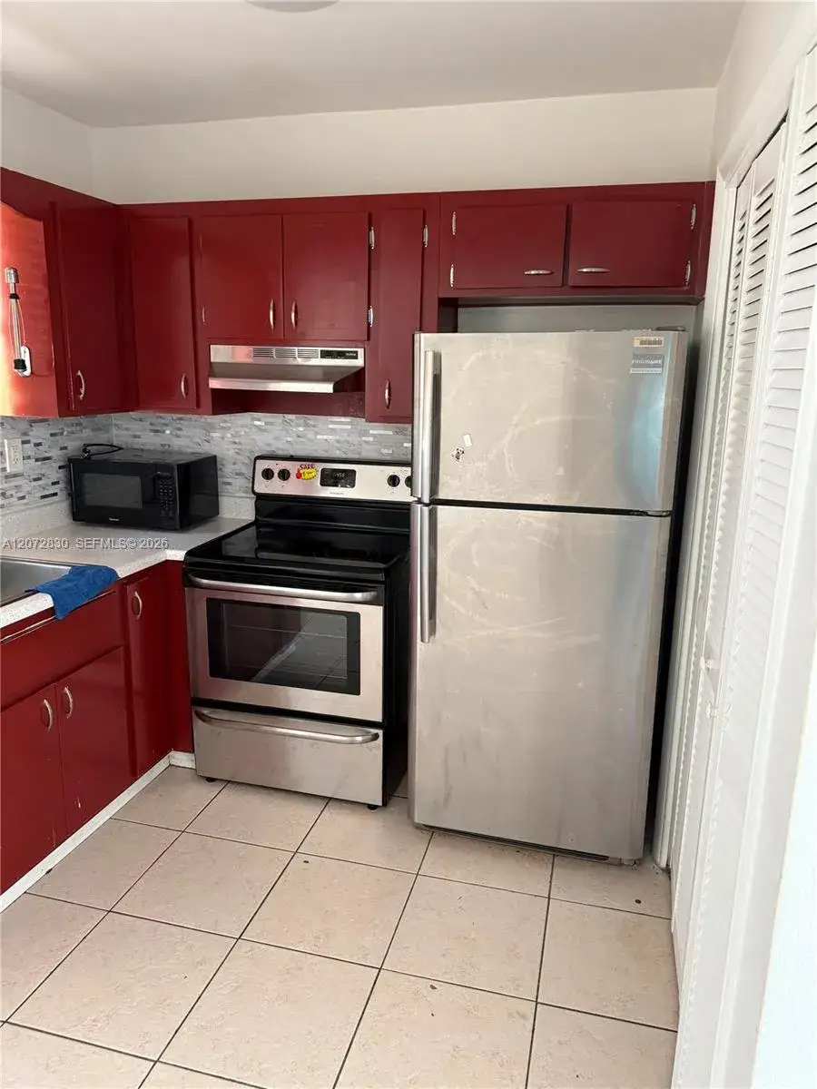 1 bedroom 1 bath Residential Lease for rent at 2826 Van Buren St # 18, Hollywood FL 33020
