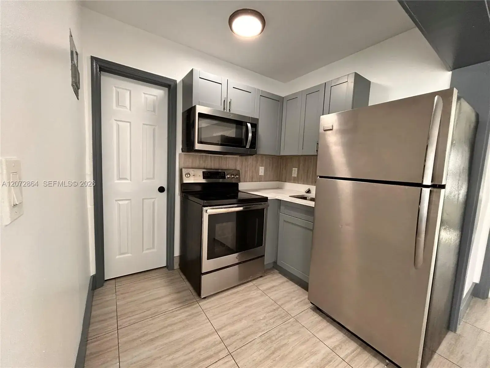 1 bedroom 1 bath Residential Lease for rent at 1928 Wilson St # 3, Hollywood FL 33020