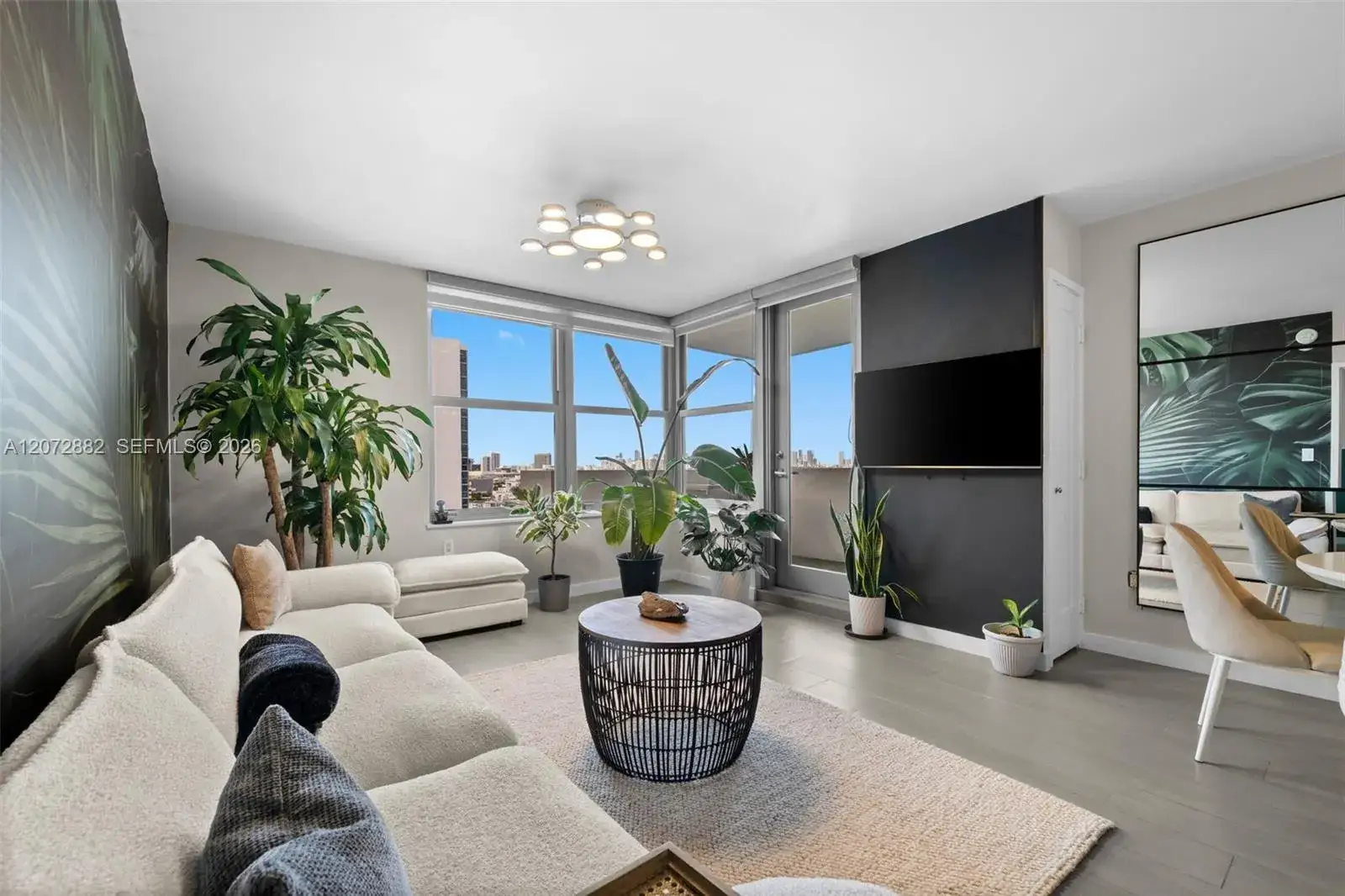 1 bedroom 1 bath Residential for sale at 2899 Collins Ave # 1624, Miami Beach FL 33140