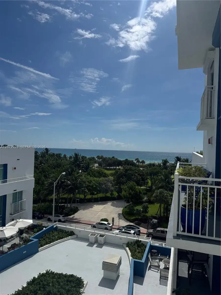 2 bedroom 2 bath Residential Lease for rent at 7600 Collins Ave # 703, Miami Beach FL 33141