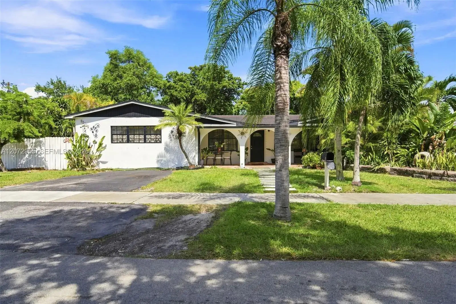 3 bedroom 2 bath Residential for sale at 20001 Ranch Rd, Cutler Bay FL 33189