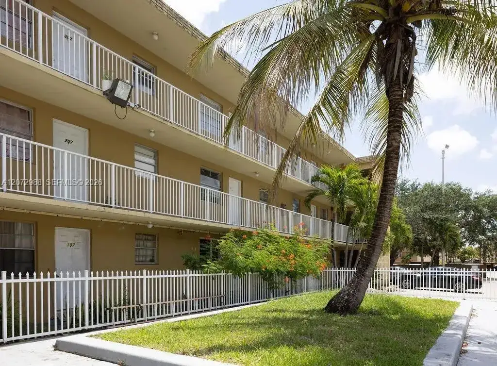 2 bedroom 1 bath Residential Lease for rent at 955 W 74 Street # 207, Hialeah FL 33012
