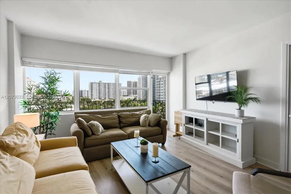 2 bedroom 1 bath Residential for sale at 3250 NE 28th St # 806, Fort Lauderdale FL 33308